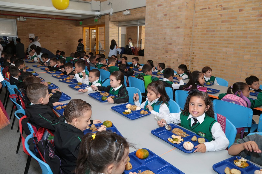 Publicación resultados de traslados entre colegios - Foto: Comunicaciones Alcaldía / Andrés Sandoval