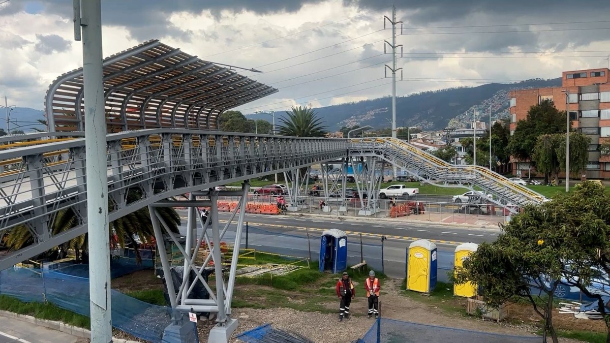 Construcción puente peatonal calle 150 con autopista Norte Bogotá