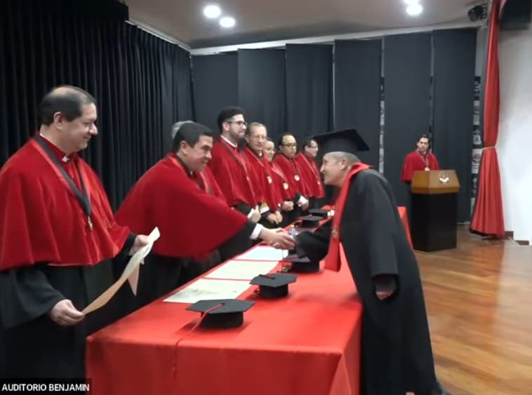Grado de abogado de Juan Luis Castellanos