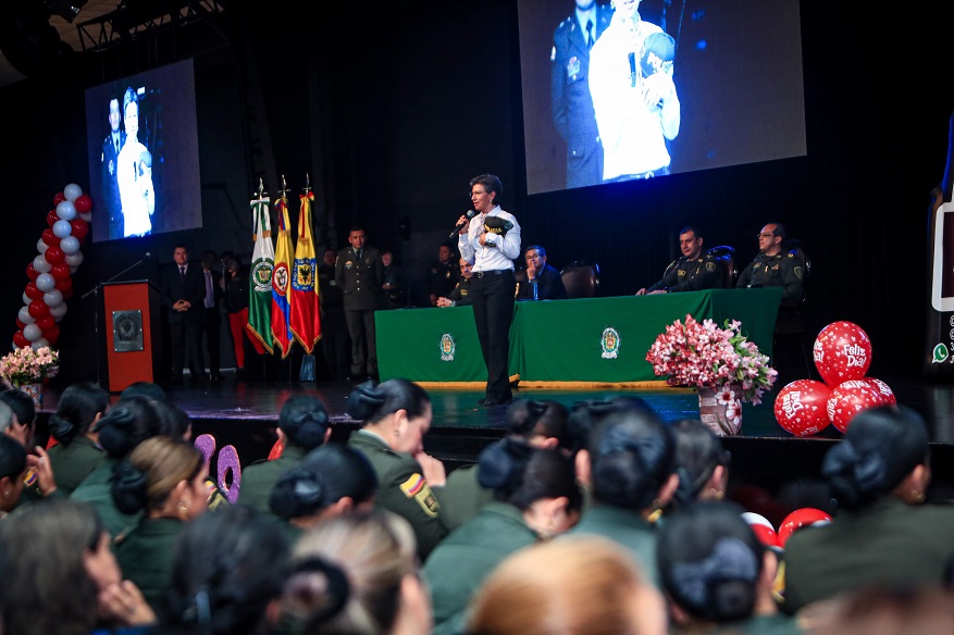 Reconocimiento a mujeres de la Policía Metropolitana de Bogotá - Foto: Christian Martínez