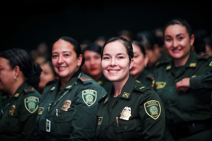 Reconocimiento a mujeres de la Policía Metropolitana de Bogotá - Foto: Christian Martínez