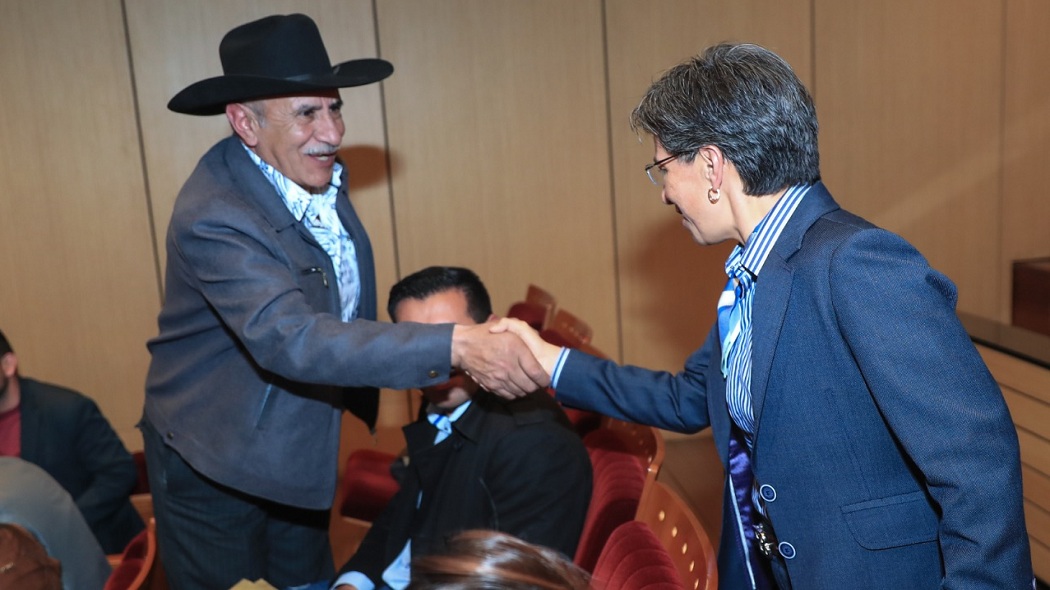 Claudia López se reunió con lideres y lideresas de las localidades de Bogotá.