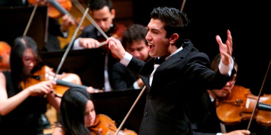 El venezolano Rodolfo Barráez en concierto con la Filarmónica de Bogotá