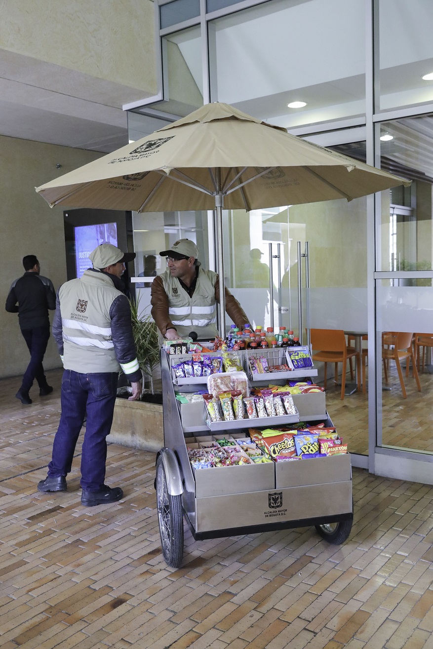Nuevas alternativas para vendedores informales - Foto: Comunicaciones Alcaldía / Diego Bauman 
