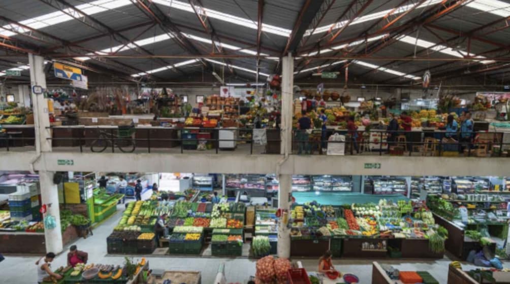 Visita la Plaza Distrital de Mercado de Fontibón occidente Bogotá 2025 foto 1