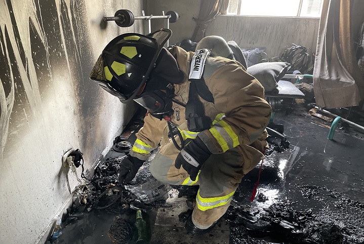 incendio por dejar un árbol de Navidad prendido. Foto: Bomberos de Bogotá