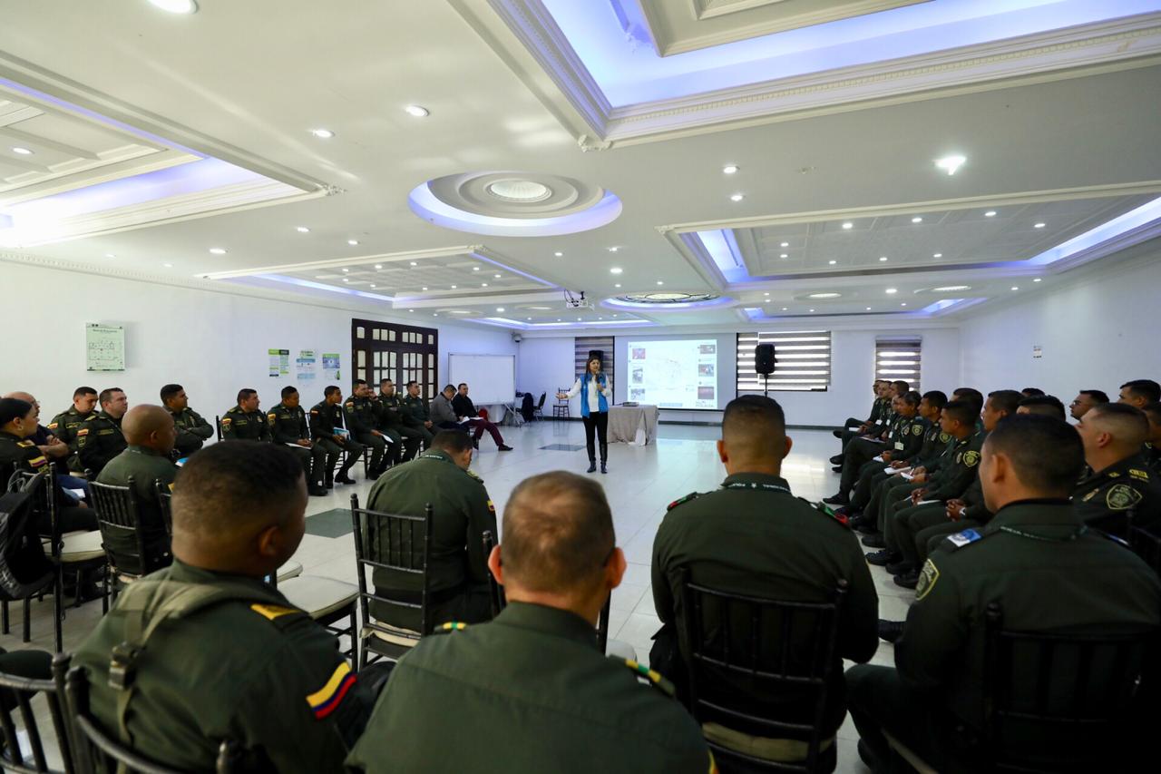 Policía capacitada en atención a migrantes - FOTO: Prensa Mebog