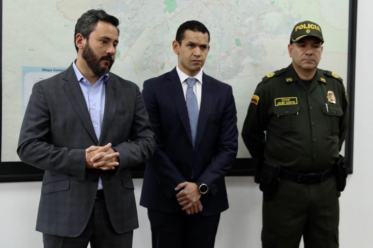 Las familias recibieron con agradecimiento el homenaje a policías que murieron cumpliendo su deber - FOTO: Prensa SecreSeguridad