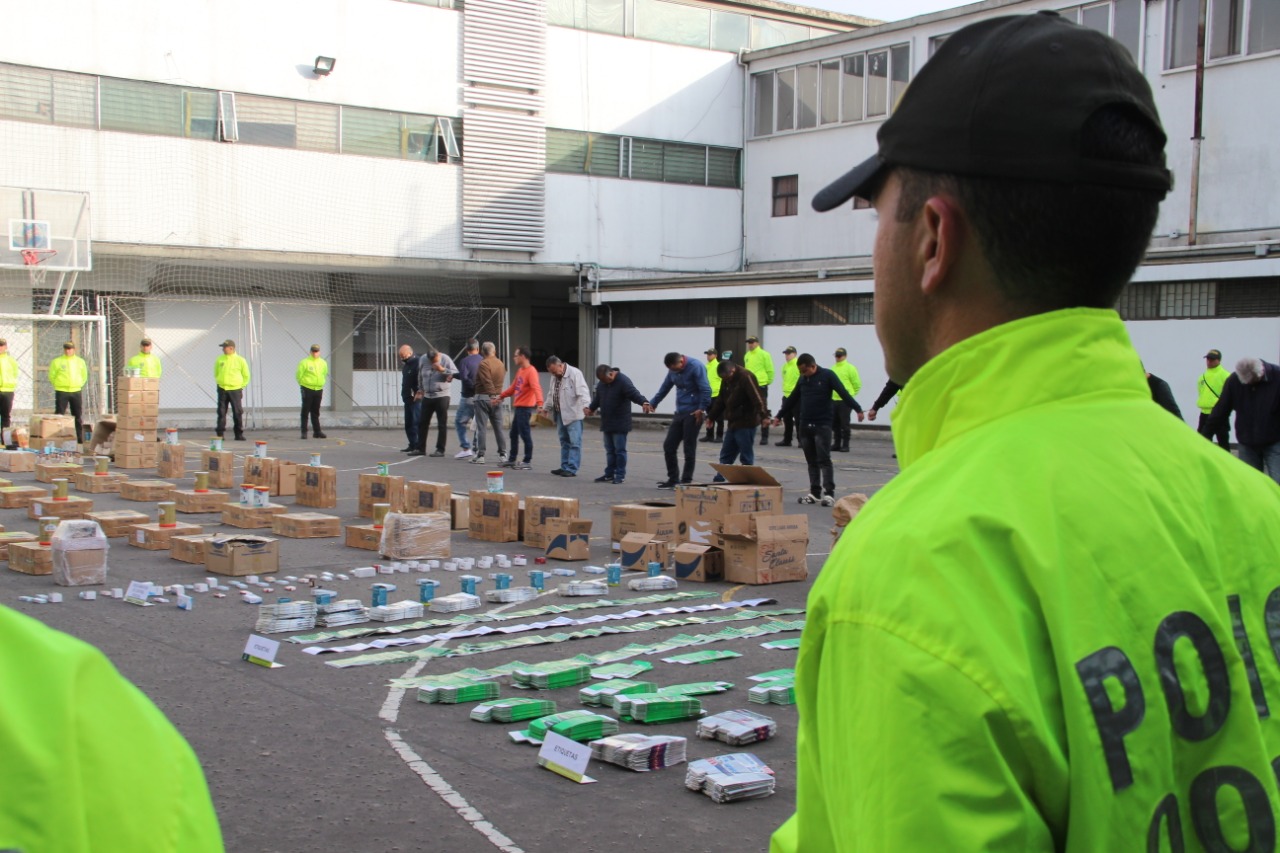 Policía de Bogotá propina golpe a falsificadores de medicamentos - FOTO: Prensa Mebog