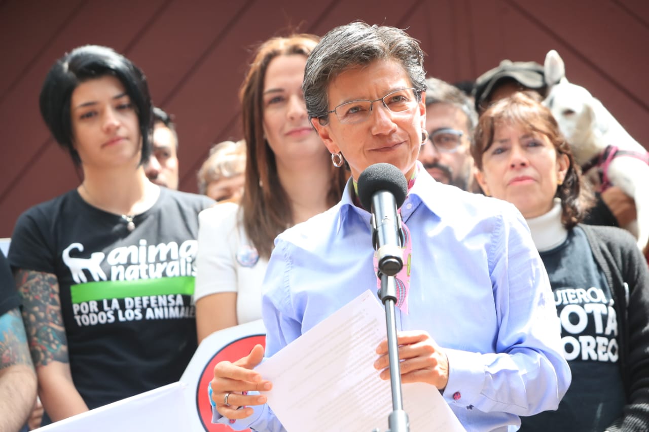 La alcaldesa Claudia López anuncia que promueve la fiesta no brava desde la plaza de toros la Santamaría FOTO: Consejería de Comunicaciones
