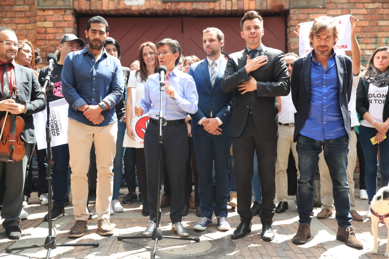 La alcaldesa Claudia López anuncia que promueve la fiesta no brava desde la plaza de toros la Santamaría FOTO: Consejería de Comunicaciones