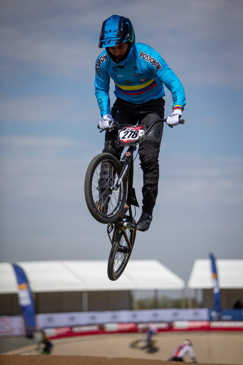 Carlos Ramírez, bicicrossista ganador de medalla de plata