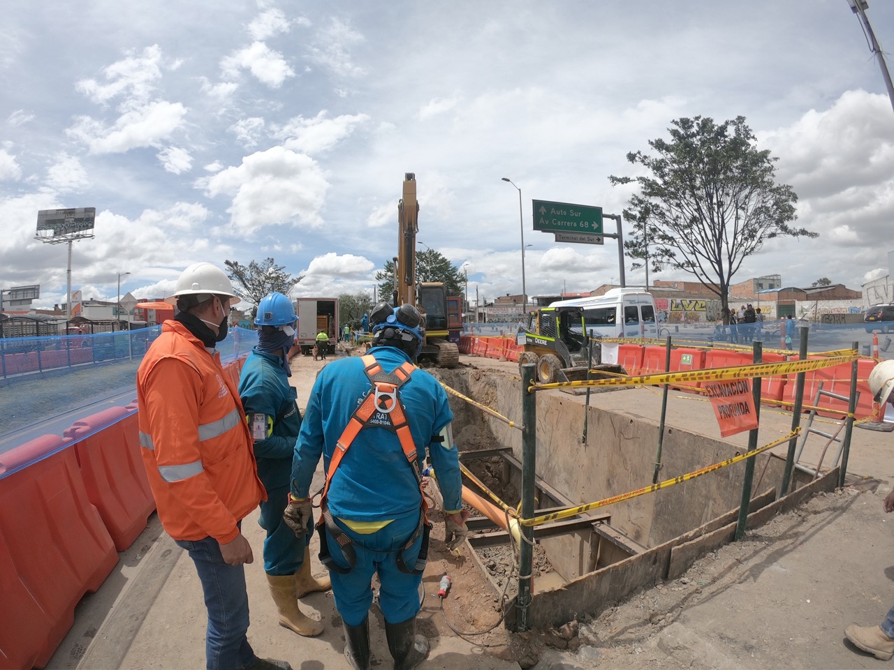 Traslado de redes del acueducto para darle paso al metro de Bogotá - FOTO: Prensa Acueducto de Bogotá