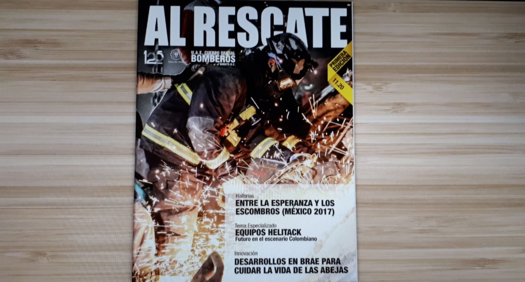 Los bomberos disponen de toda sus experiencia para narrar historias y artículos sobre su profesión - FOTO: Prensa Bomberos Bogotá