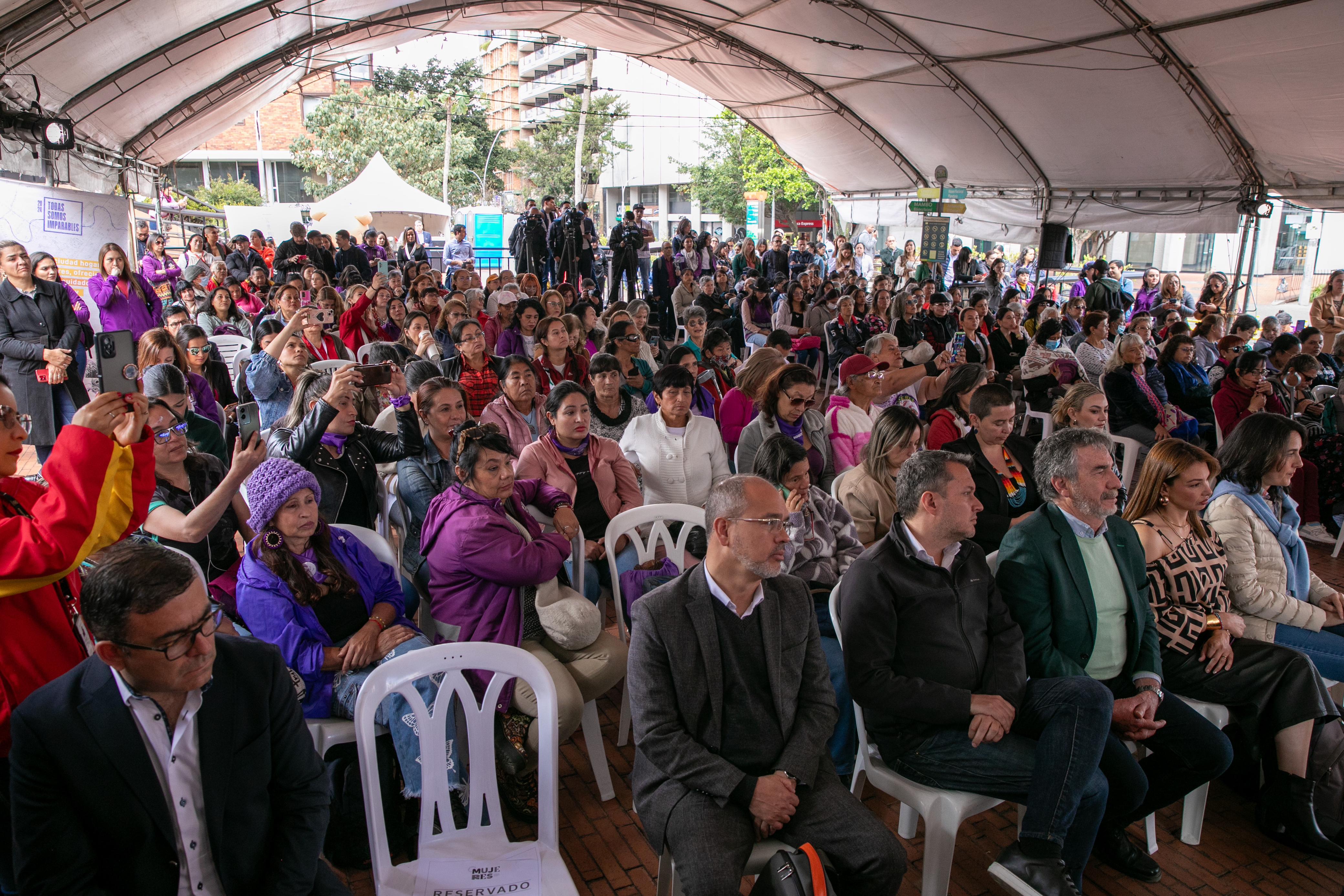 Asistentes al lanzamiento de la Estrategia de Mujeres 