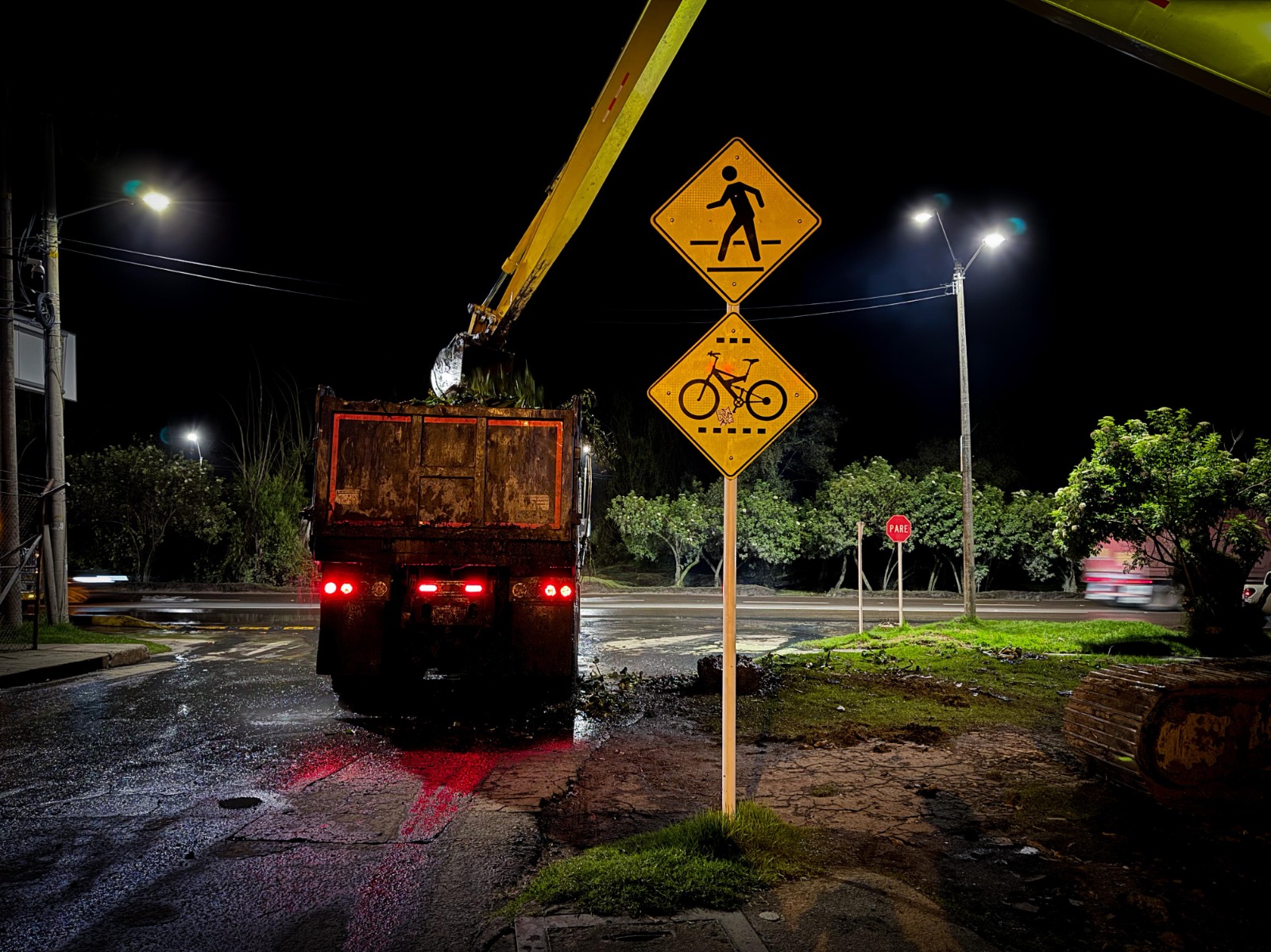 Unidad de Mantenimiento Vial trabajos en Autonorte por lluvias Bogotá