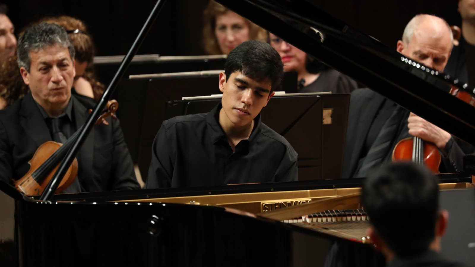 Daniel Díaz Padilla (piano). Crédito: Kike Barona -Filarmónica de Bogotá