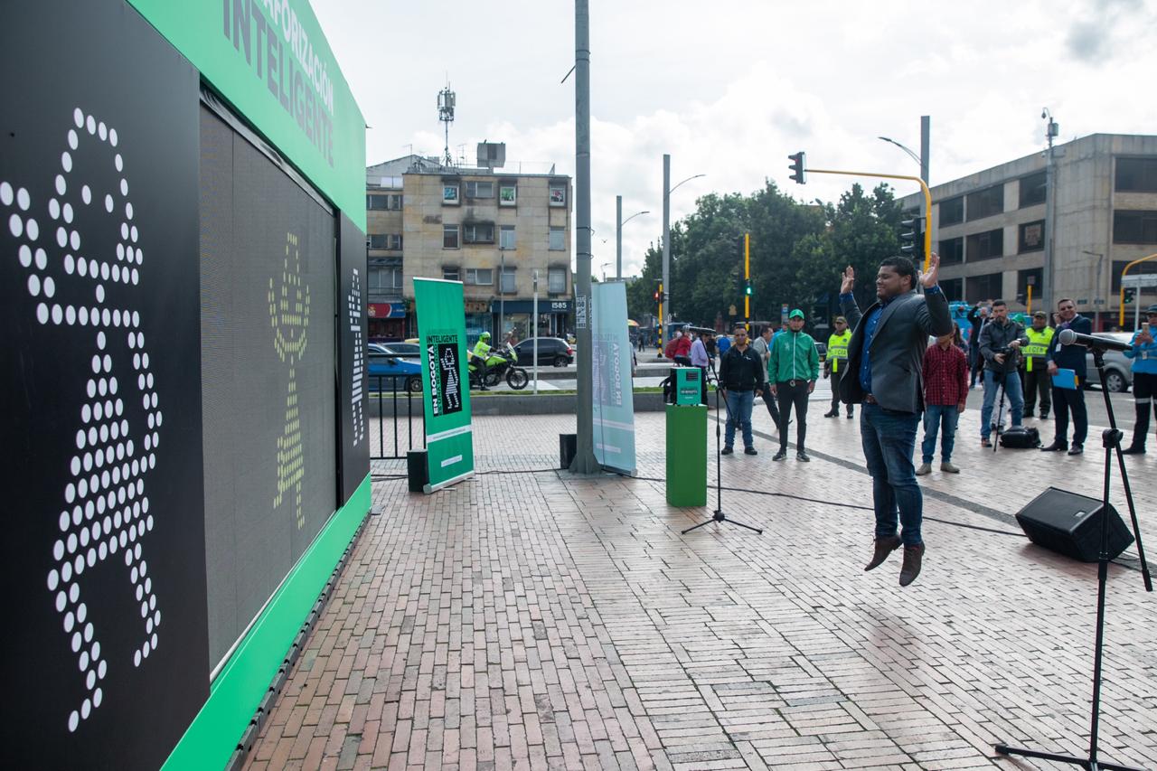 Bogotá será la primera área metropolitana con un sistema semafórico integrado en una sola central en Latinoamérica. Foto: Secretaría de Movilidad