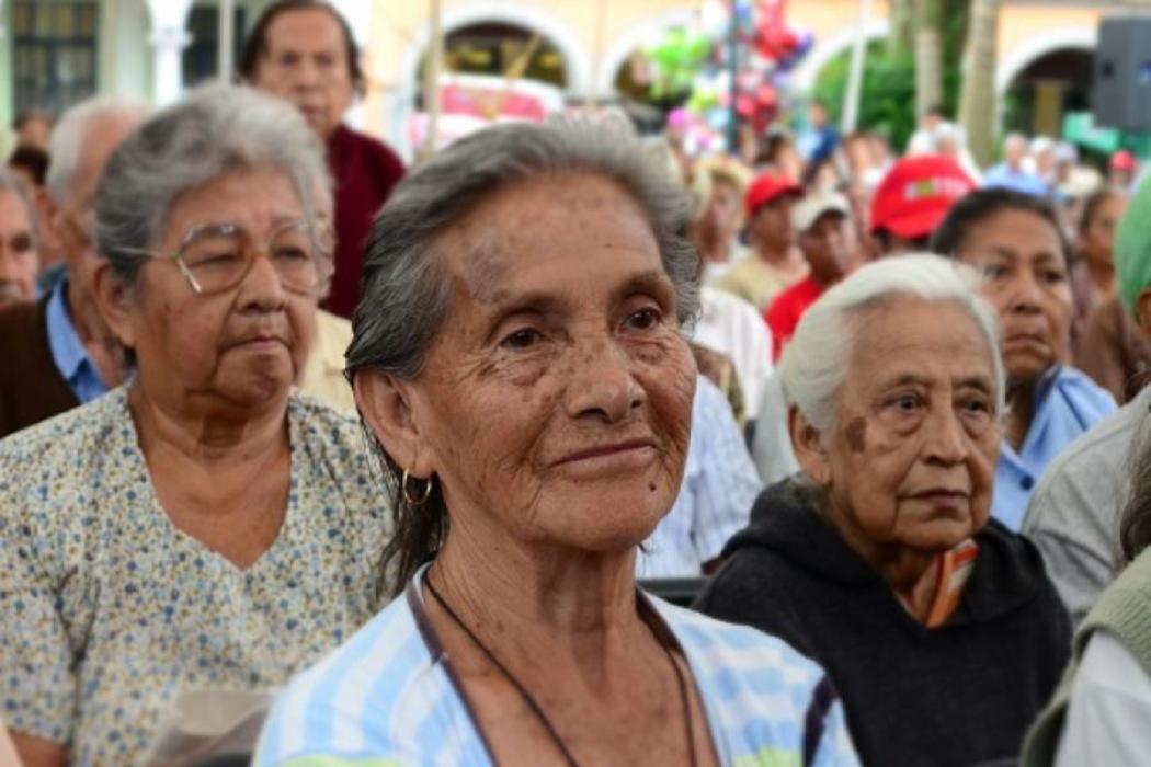 Adultos mayoresy personas en condición de discapacidad, siendo partícipes de un evento en Sumapaz