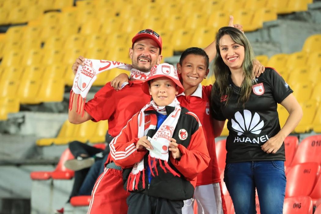Alcaldía de Bogotá y el Independiente Santa Fe llevan a ciudadanos venezolanos al estadio