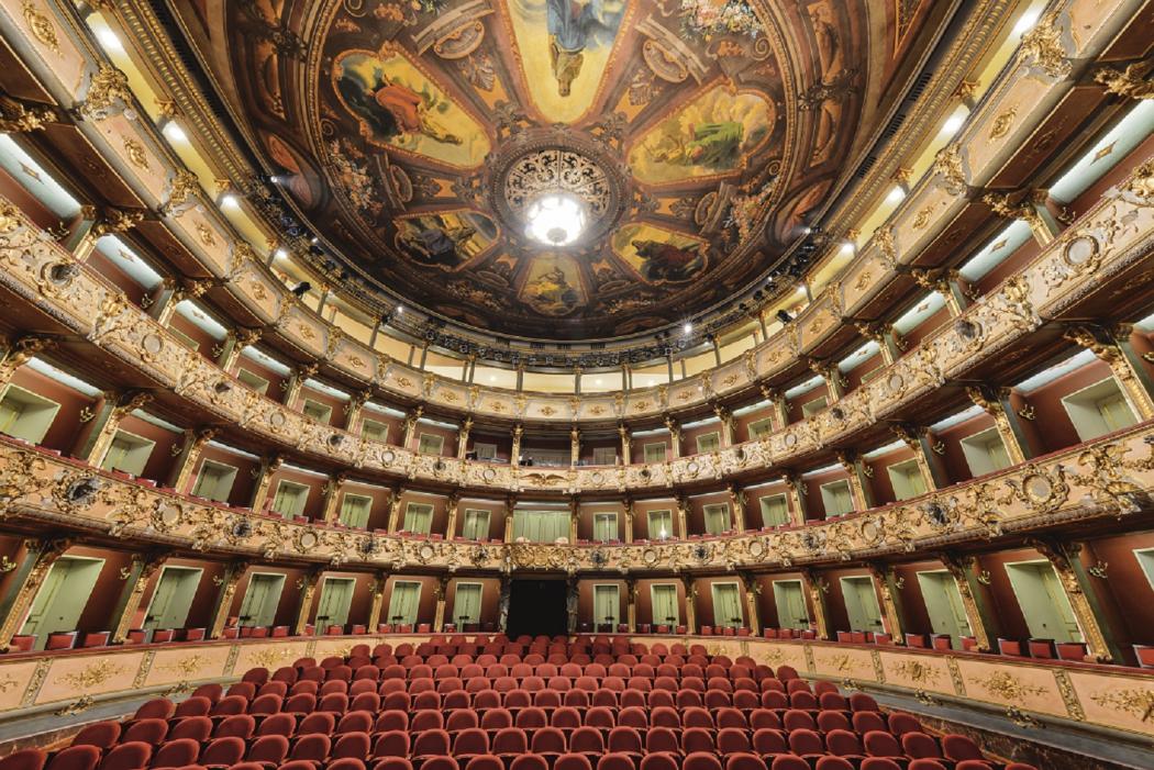 El teatro Colón tiene una fuerte influencia de la arquitectura italiana de finales del siglo XIX