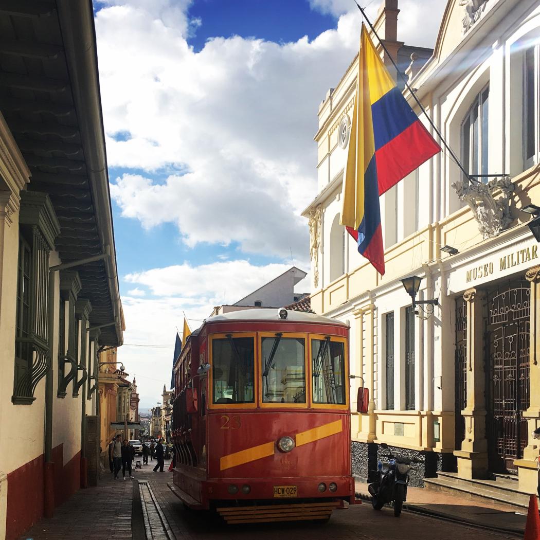 Tranvía en la calle 10 en Bogota - La Candelaria 