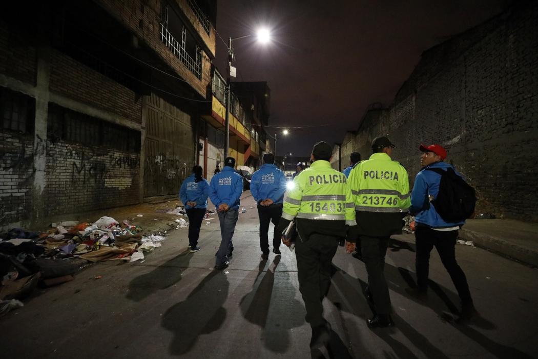 Patrullaje de la Policía y de funcionarios de la Secretaría de Seguridad, Convivencia y Justicia en uno de los puntos calientes del crimen en Bogotá