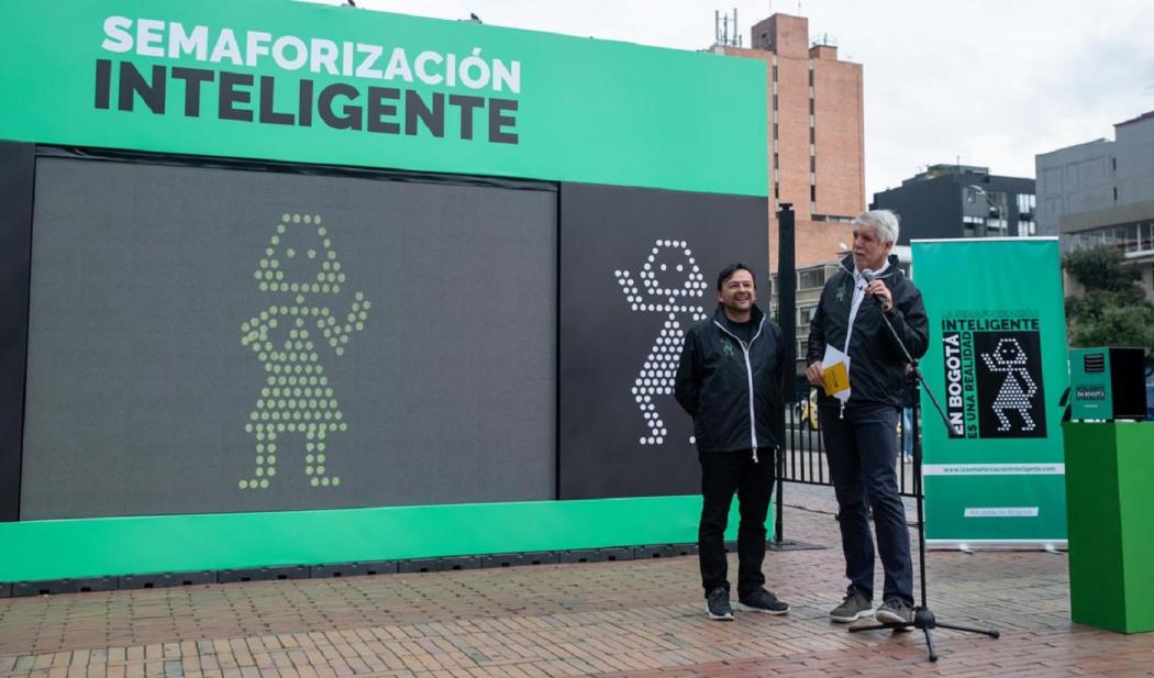 Bogotá será la primera área metropolitana con un sistema semafórico integrado en una sola central en Latinoamérica. Foto: Secretaría de Movilidad