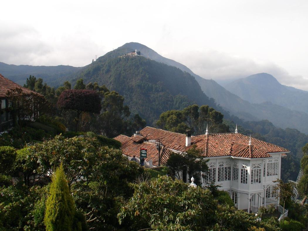 Imagen de los cerros orientales en Bogotá