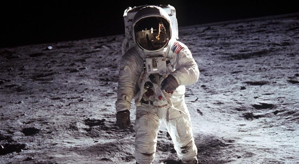 Foto de archivo de Buzz Aldrin, astronauta norteamericano y uno de los primeros seres humanos en pisar la luna.