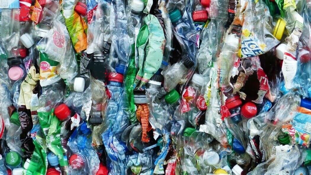 Imagen de botellas de plástico comprimidas