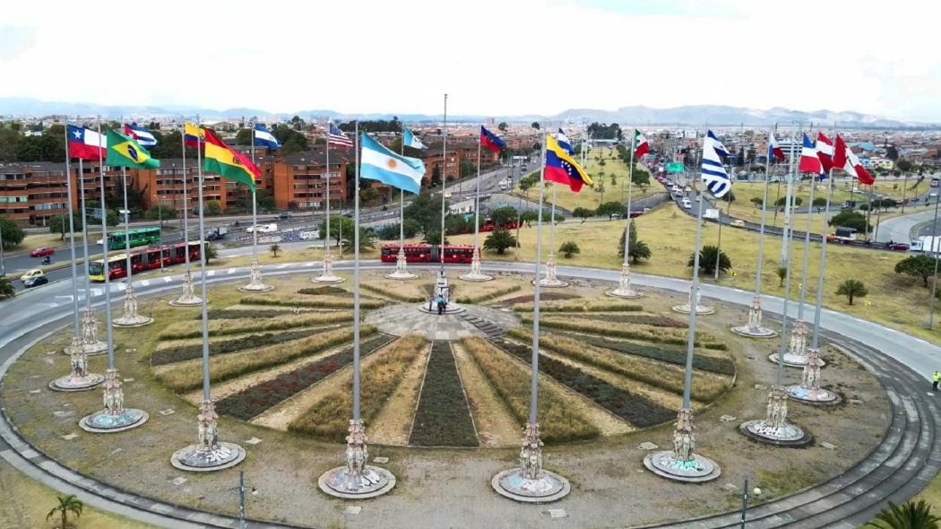 Monumento a Las Banderas iza sus 21 estandartes