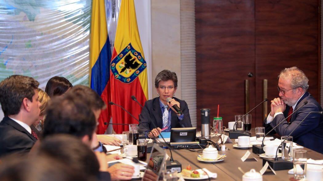 Imagen de la alcaldesa Claudia López con el Consejo Superior de la U Distrital.