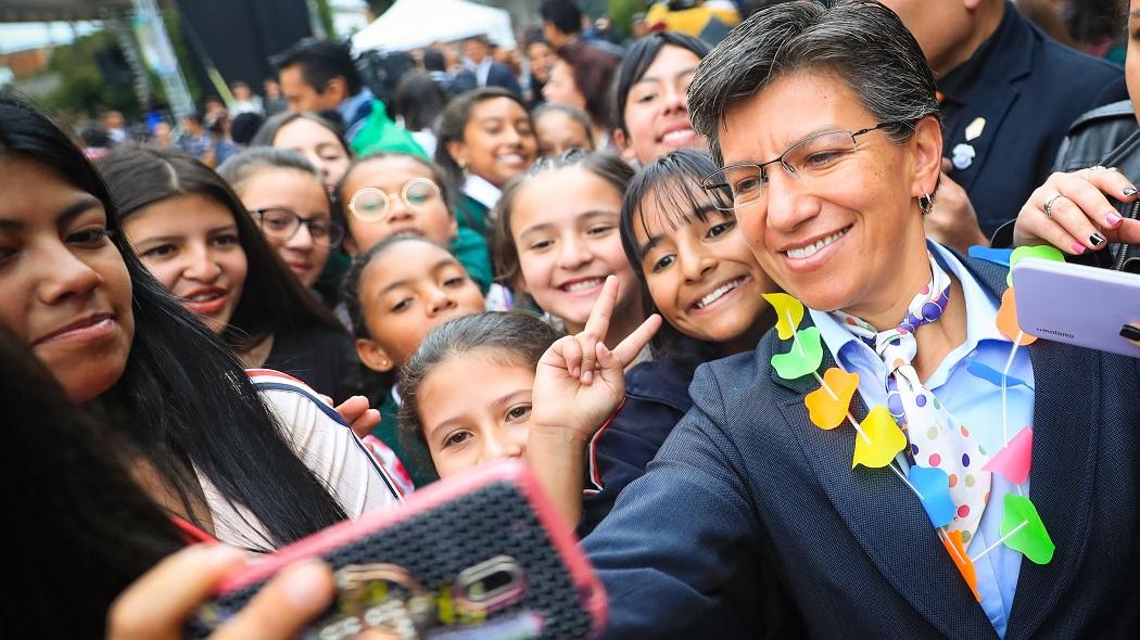 La alcaldesa Claudia López acompañó el inicio del año escolar en colegios distritales