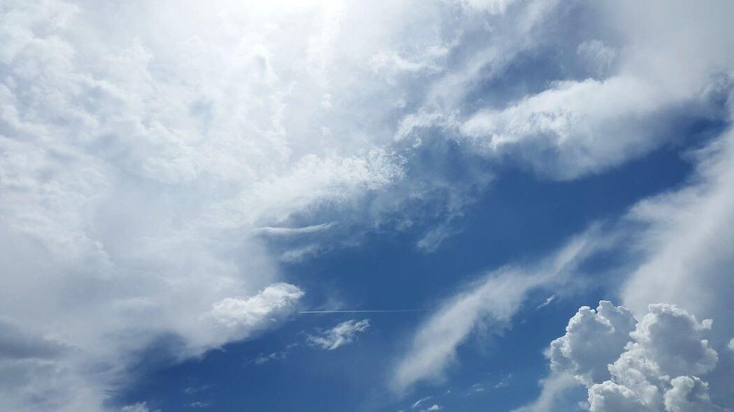 Imagen del cielo con nubes