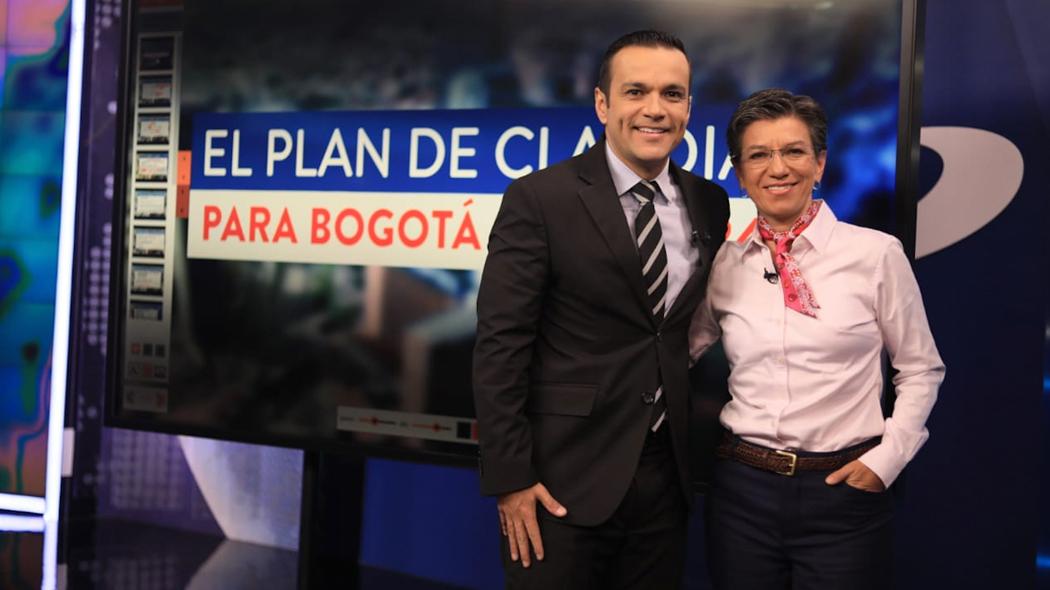 Claudia López con el presentador Juan Diego Alvira