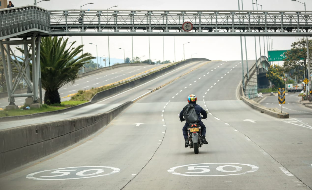 fotografía de motociclista