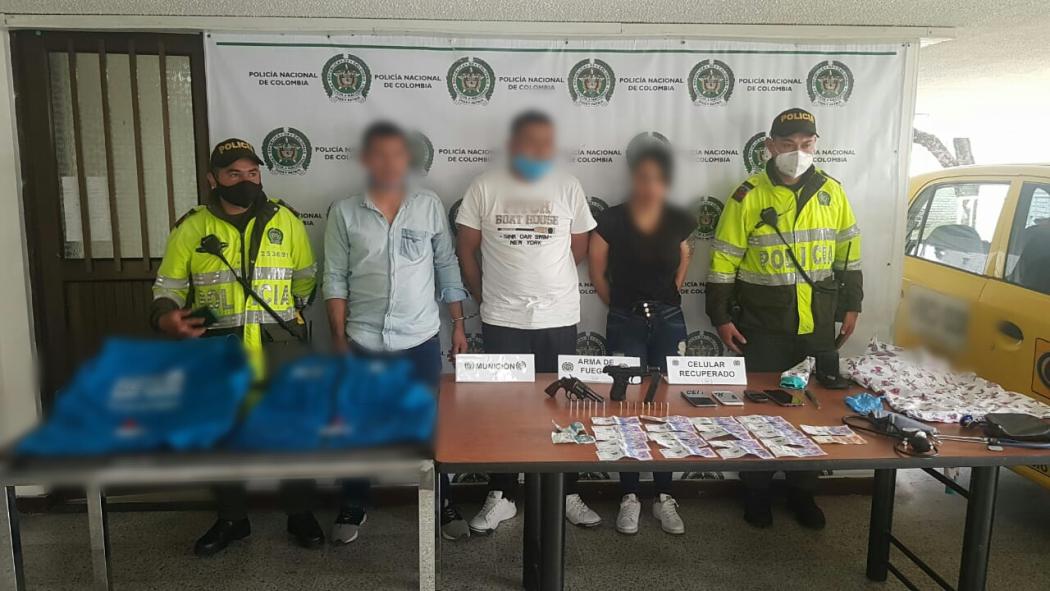 La policía capturó a tres delincuentes disfrazados de médicos