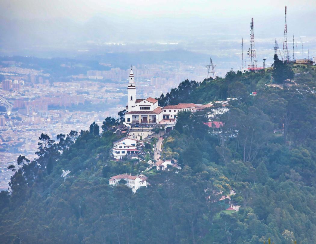 Fotografía del cerro de Monserrate.