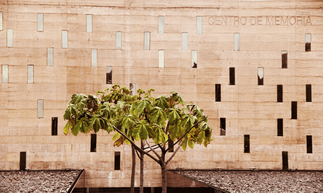 Imagen de la fachada del Centro de Memoria, Paz y Reconciliación de Bogotá.