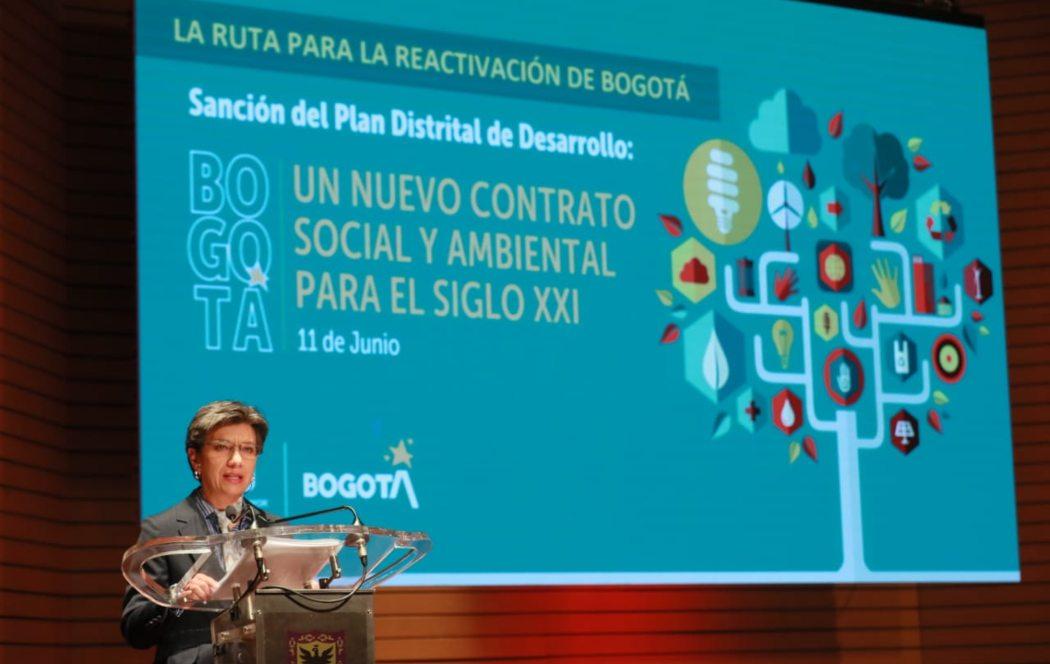 Claudia López durante la sanción del Plan de Desarrollo Distrital