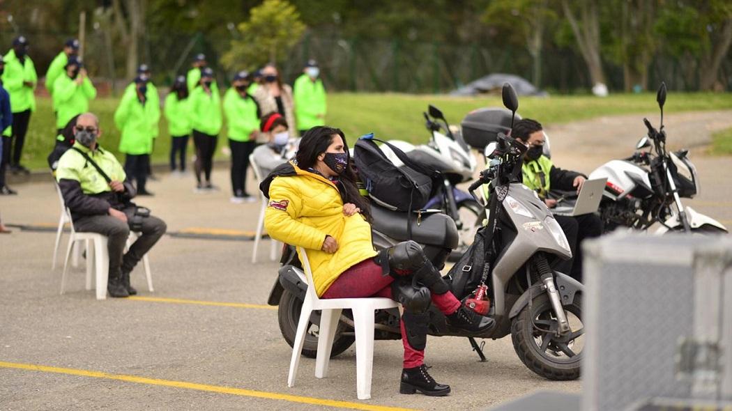 En VII Día del Motociclista se hace reconocimiento a las mujeres |  Bogota.gov.co
