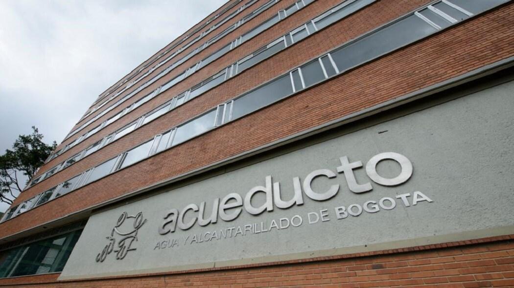 Imagen de la fachada de la sede principal del Acueducto de Bogotá.
