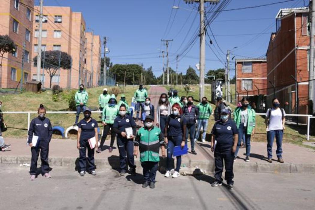 la UAESP recorre las calles de Bogotá para promover entre la ciudadanía la importancia de separar los residuos en la fuente