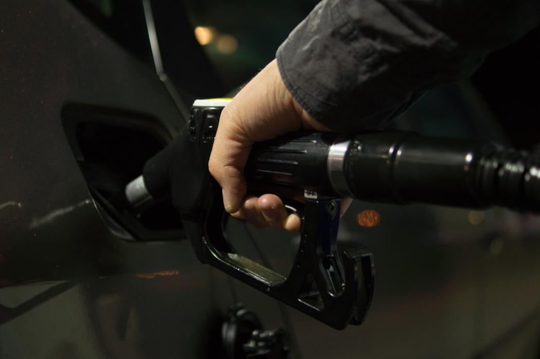Aumenta en el precio del galón de gasolina en 13 ciudades de Colombia. Foto: Pexels 