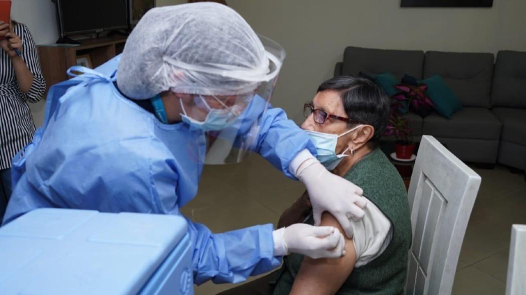 Plan de vacunación para mayores de 80 años y personal de salud |  Bogota.gov.co