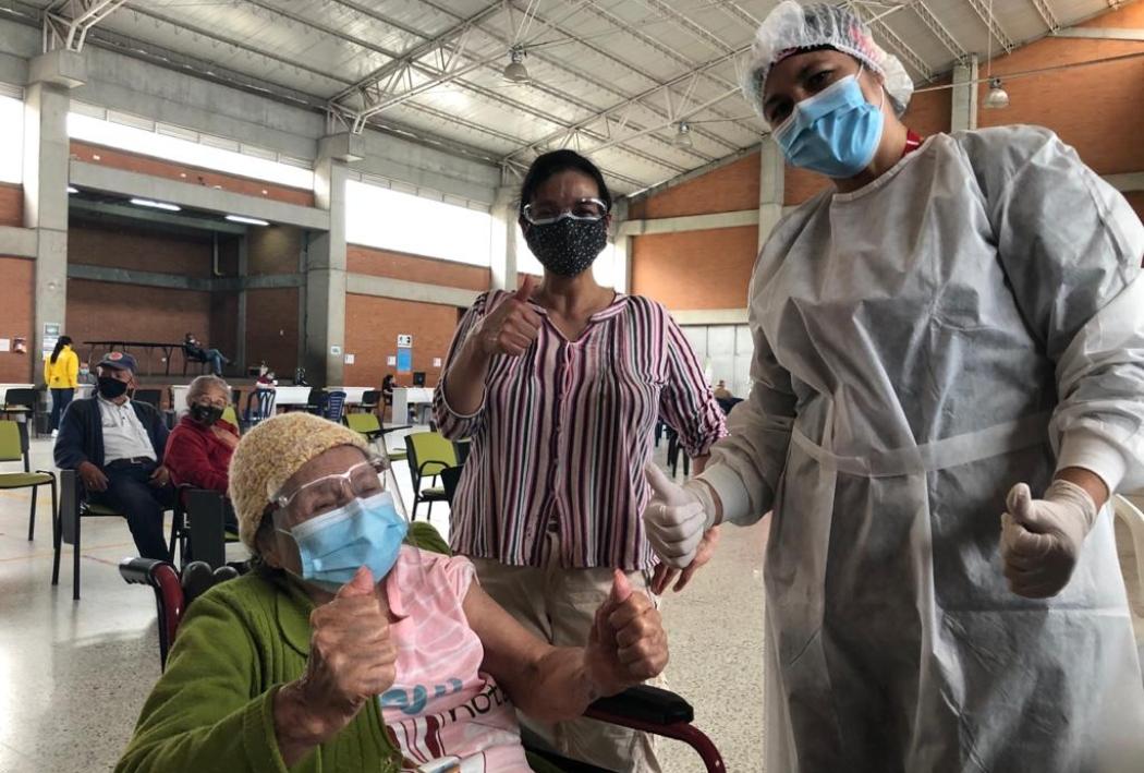 Vacunación masiva en coliseos de Bogotá