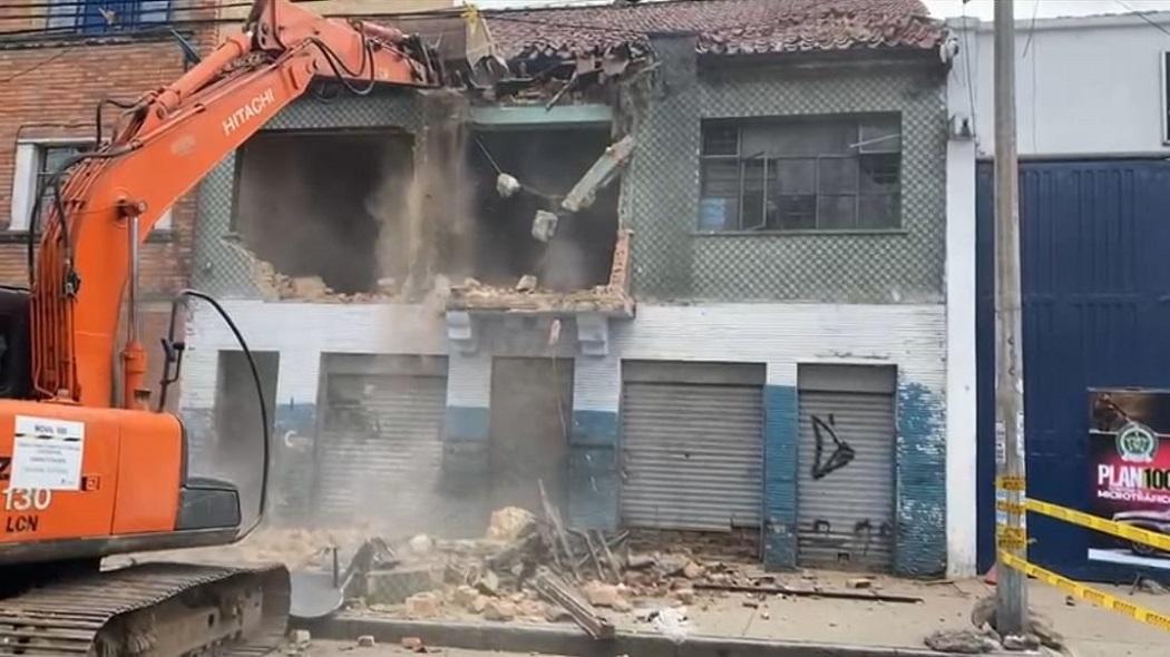 las demoliciones de bienes quitados a las redes de microtráfico continuarán según lo dijo el secretario de Seguridad, Hugo Acero