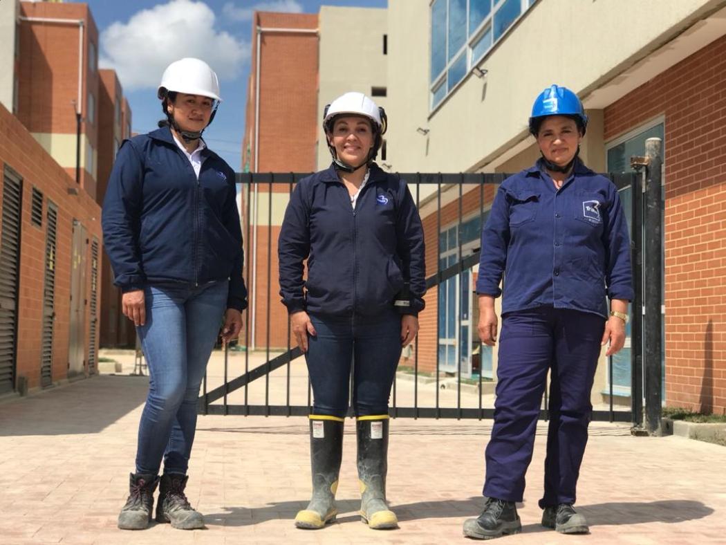 Mayerly, Pilar y María Lucy trabajan en el sector de la construcción hace más de 10 años. Foto: Alcaldía Mayor de Bogotá
