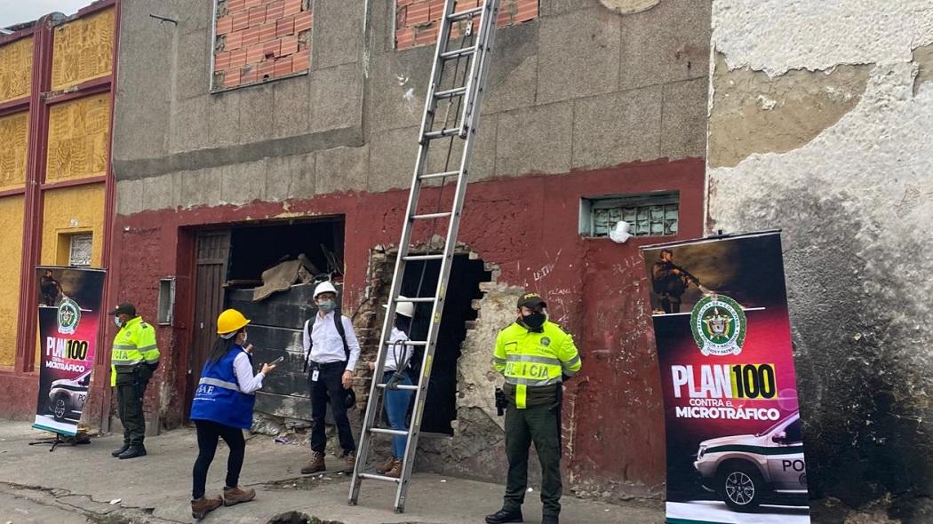 El operativo fue liderado por la Secretaría de Seguridad en coordinación con la Sociedad de Activos Especiales SAE, la Policía de Bogotá, la Fiscalía General de la Nación, y la alcaldía de Los Mártires. 